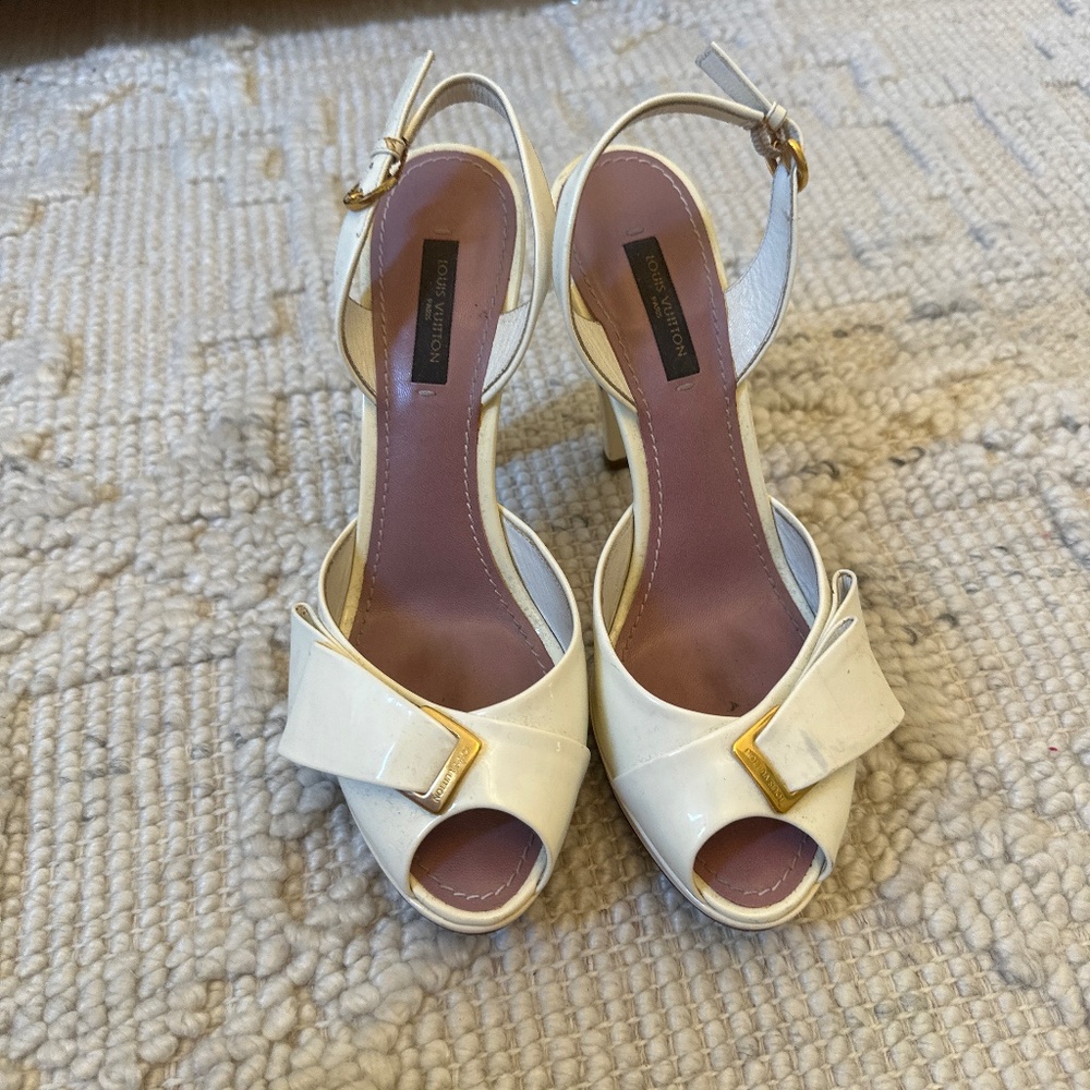 Louis Vuitton Patent Leather Slingback Sandals White,Size 36 1/2. Strongly used.